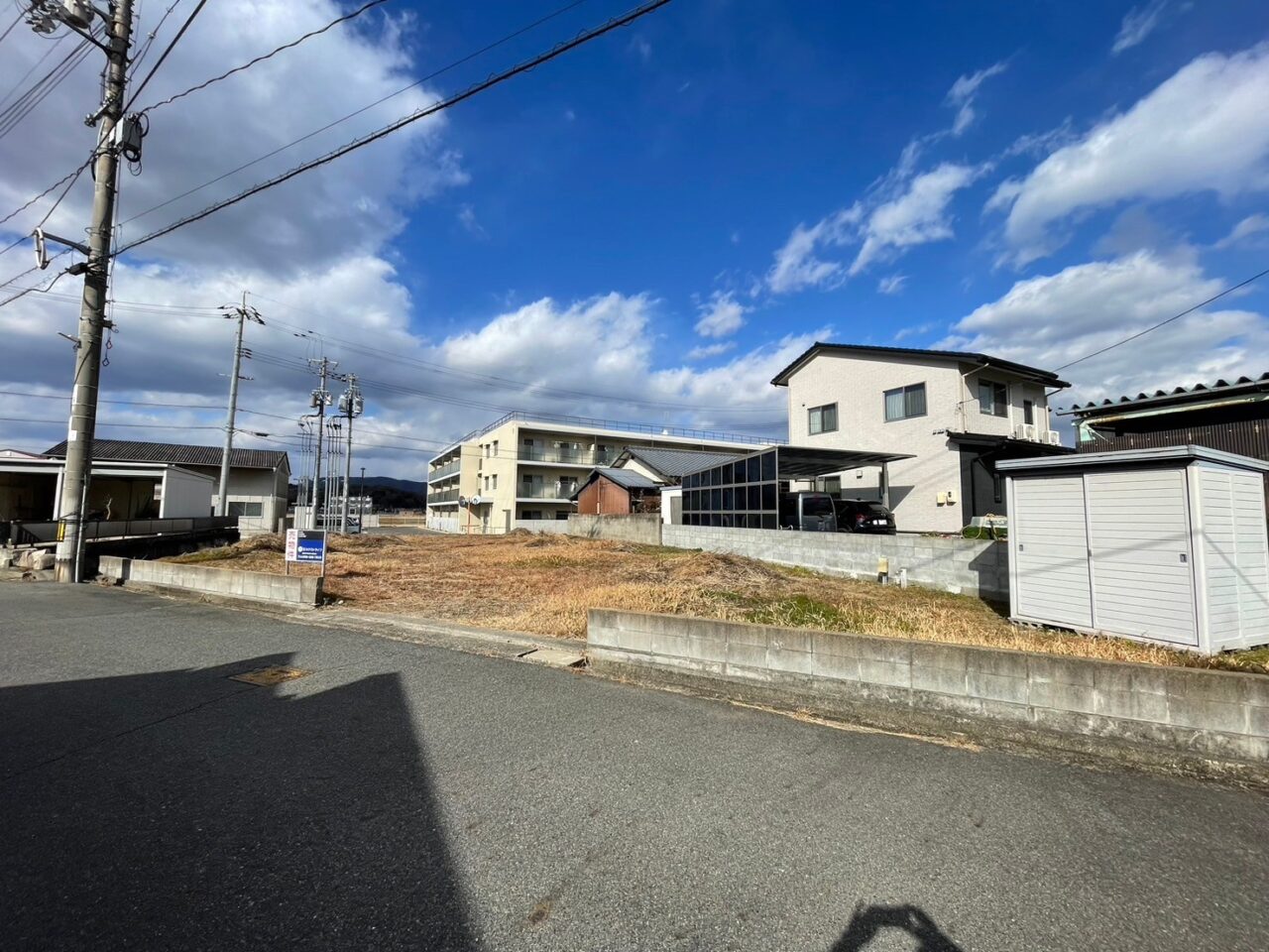 真備町に数店舗しかないコンビニが目の前に！急な買い物や日用品の補充、ちょっとしたお出かけ時にも便利な環境です！スーパーや美容院なども近く、日常生活の利便性も抜群！暮らしやすさを重視したい方にはおすすめの立地です！