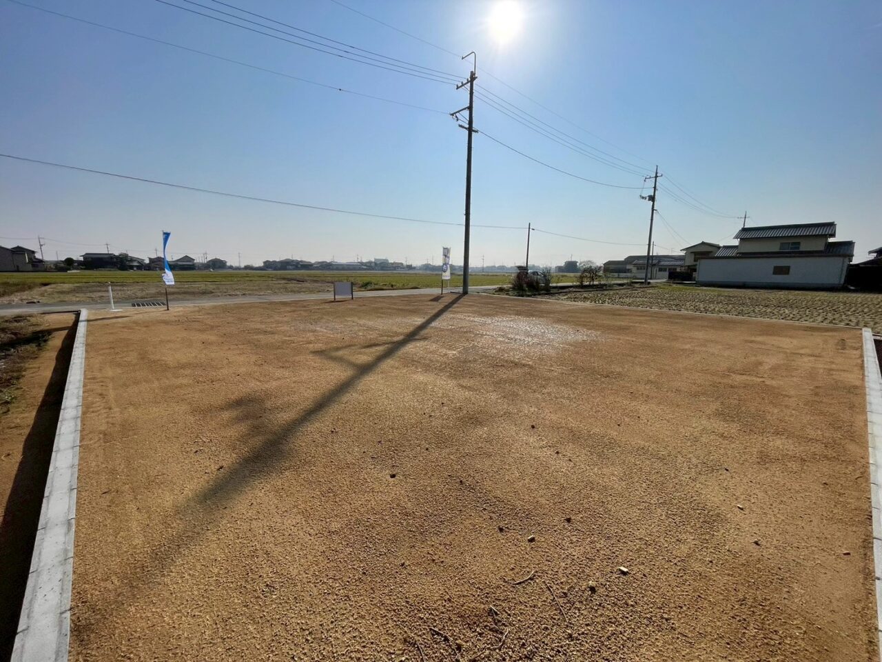 JR久々原駅・茶屋町駅まで近い利便性を備え、周囲は自然いっぱいのロケーション。ちゃんと便利で、ほどよく静かな「ちょうどいい環境」が魅力です。