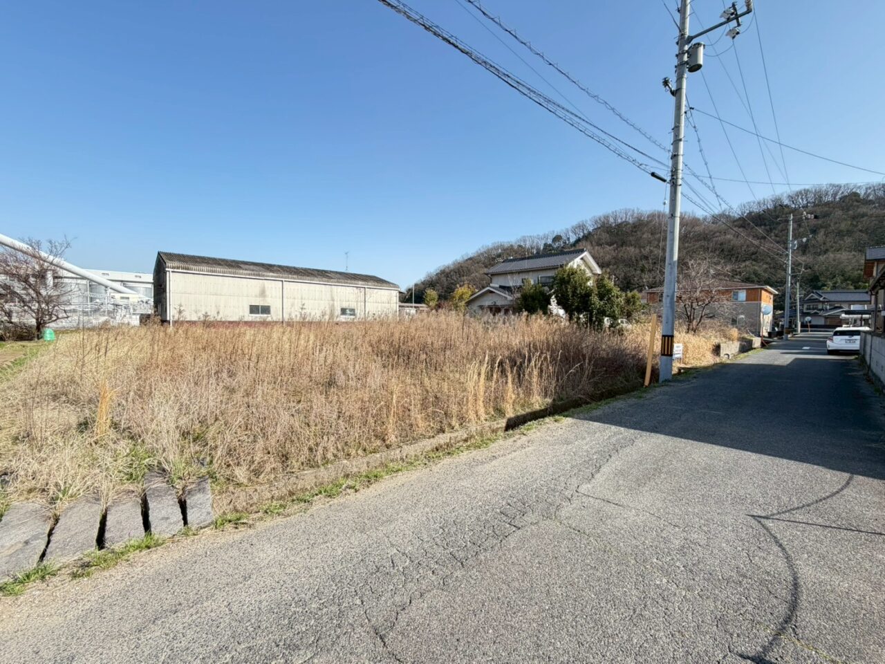 近隣には緑も残るエリアで、のどかさと都市機能の中間点といった立地条件。利便性と静けさを兼ね備えた環境は、単身向けアパートや会社兼住宅の建設にも最適です。