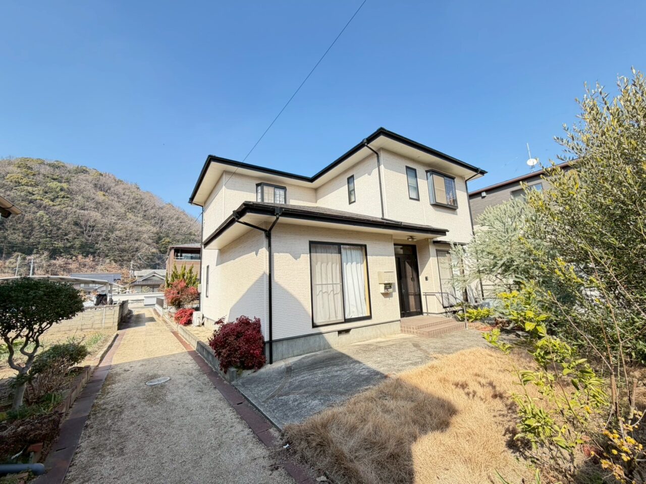 【井原市下出部町】井原市中心部の中古住宅